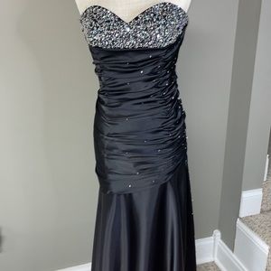 Mori Lee black with sequins prom dress, size 13/14 Beautiful dress!